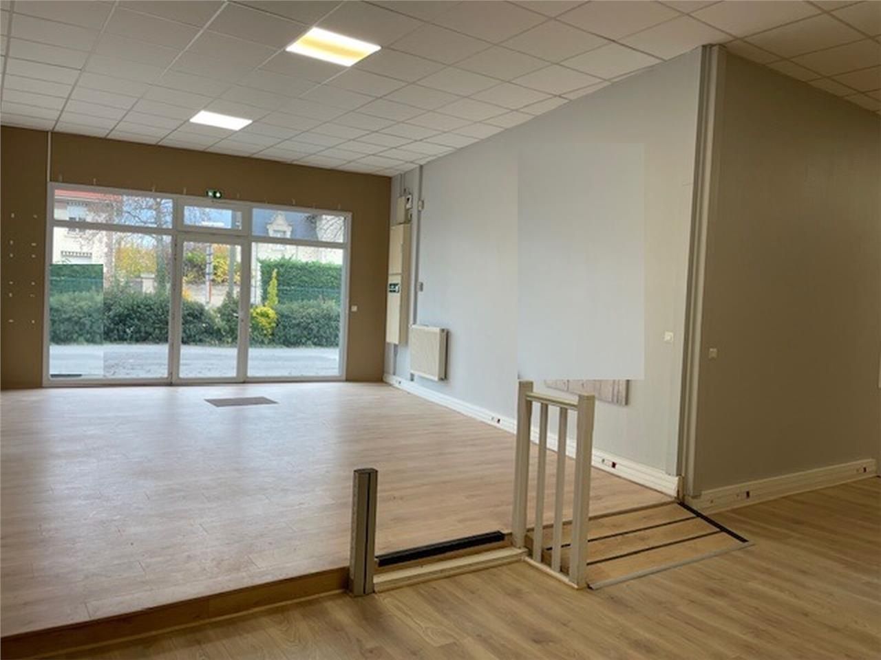 SOISSONS (02200) - A VENDRE - Local commercial/bu