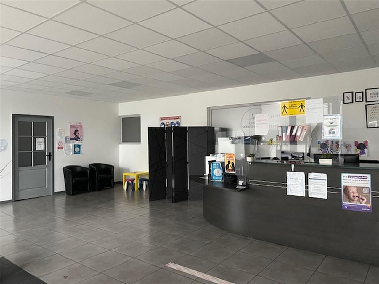 SOISSONS (02200) - A VENDRE - Local de 445 m2 env
