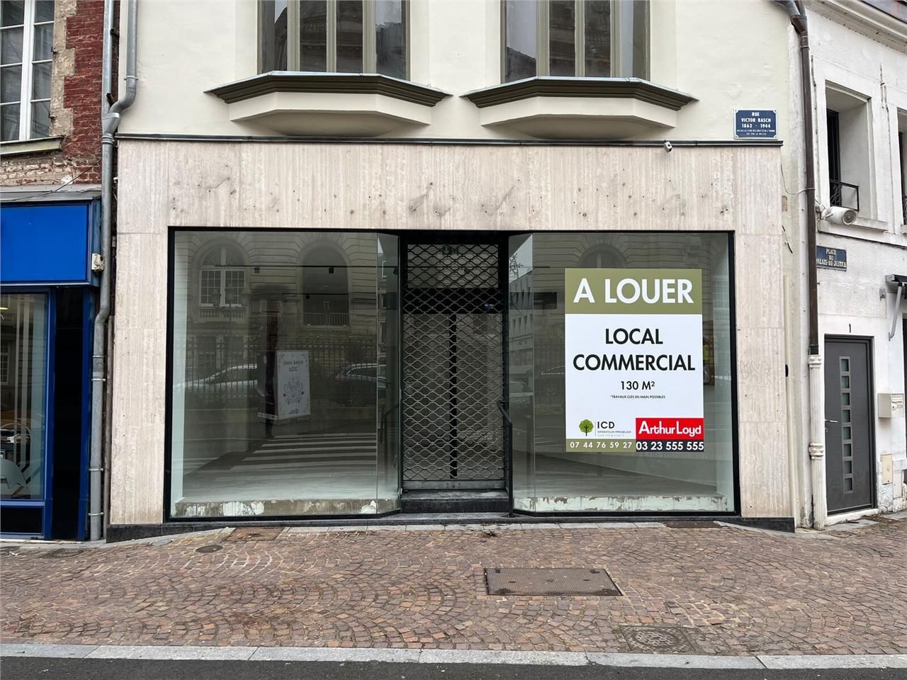 Idéalement situé en plein centre-ville de Saint-Q