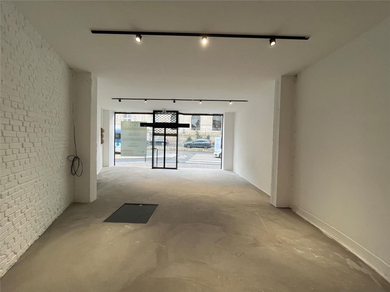 Idéalement situé en plein centre-ville de Saint-Q