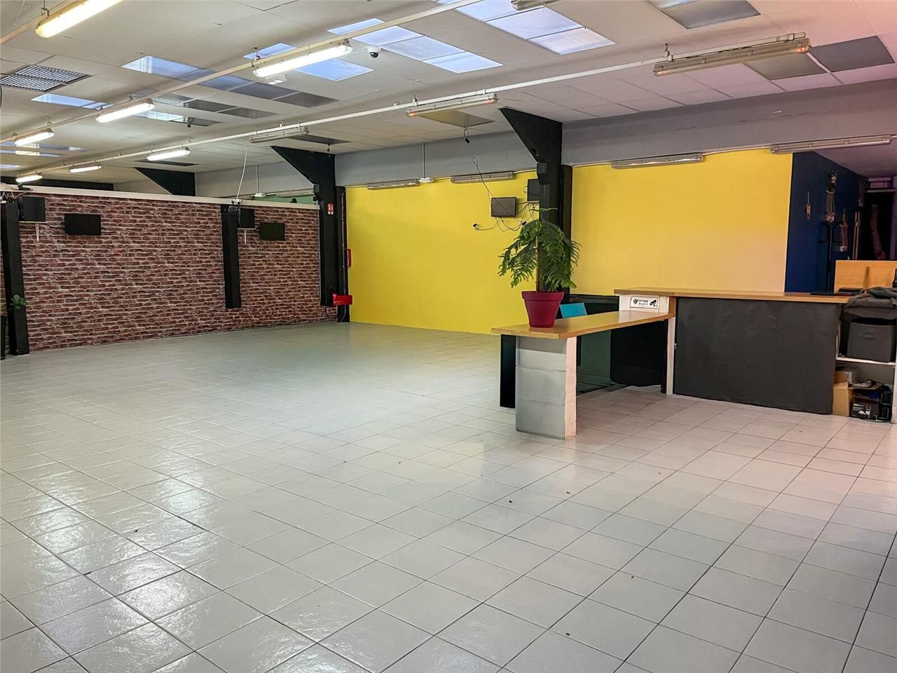 A LOUER  - LOCAL COMMERCIAL - 800 M2 - SAINT-QUEN