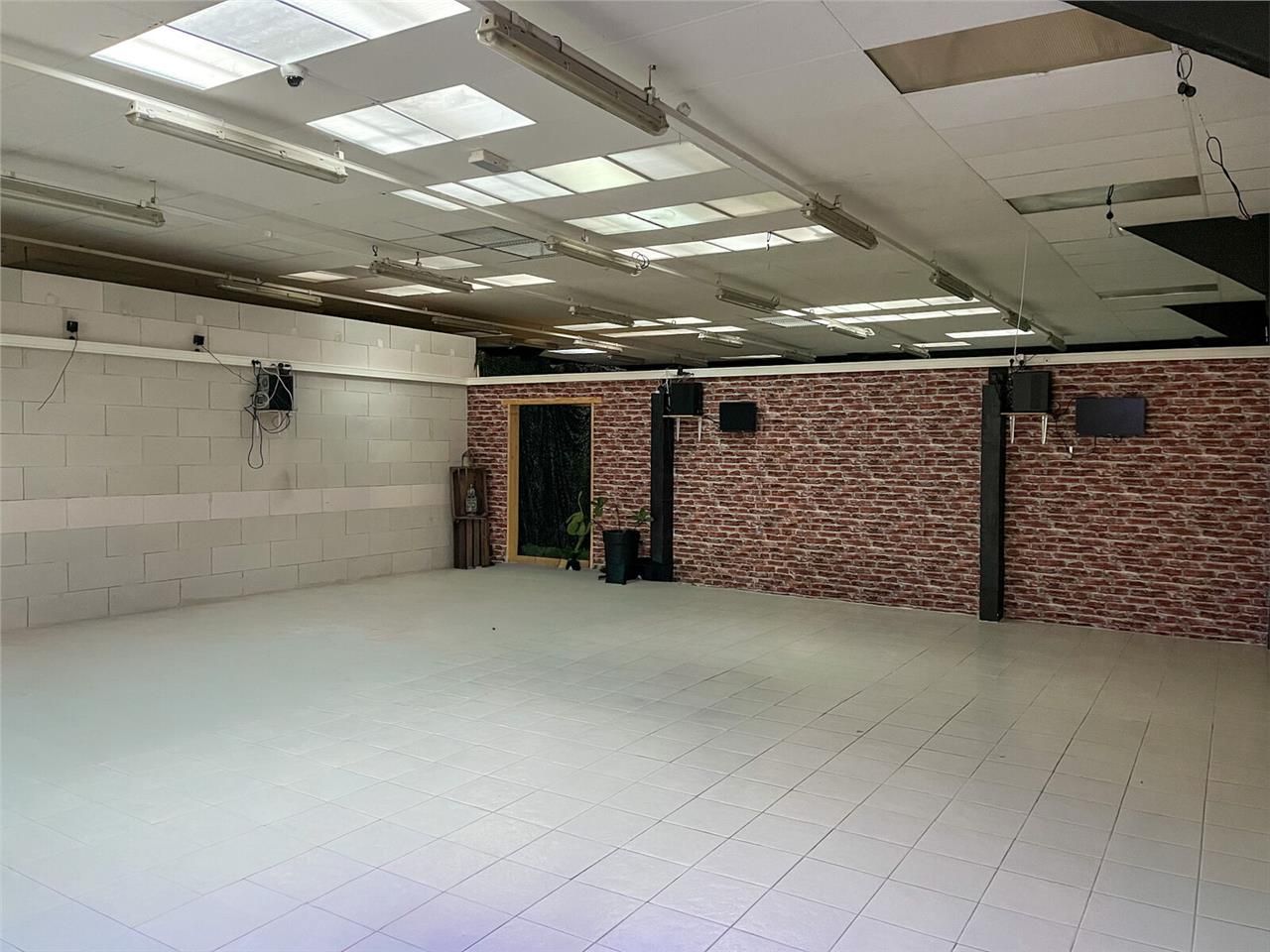 A LOUER  - LOCAL COMMERCIAL - 800 M2 - SAINT-QUEN