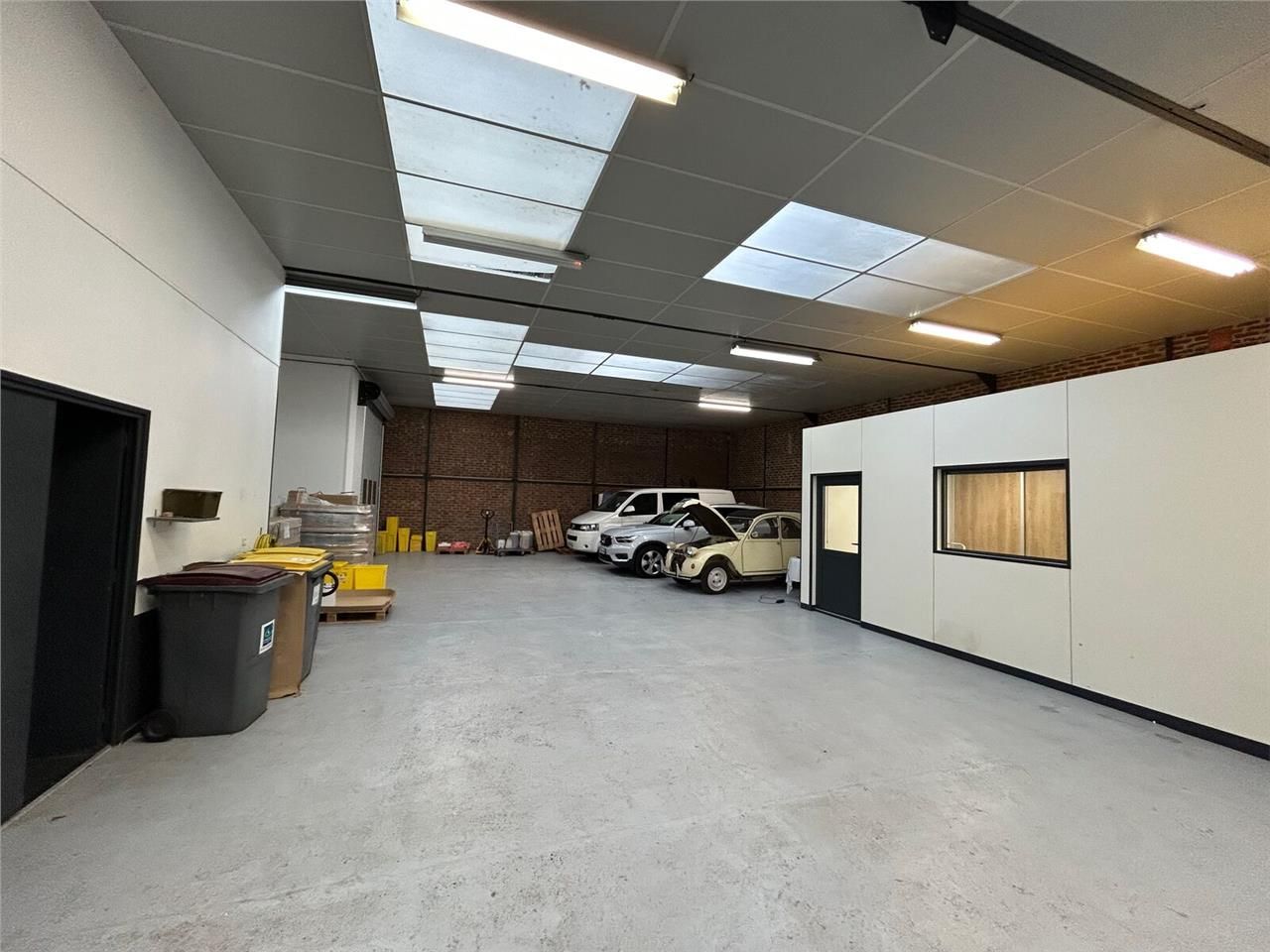 A LOUER - LOCAUX D'ACTIVITÉ - 349 M2 - SAINT-QUEN