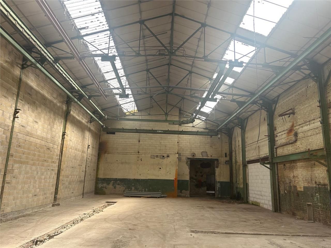 A VENDRE - LOCAUX D'ACTIVITÉS  - 450 M2  - SAINT-