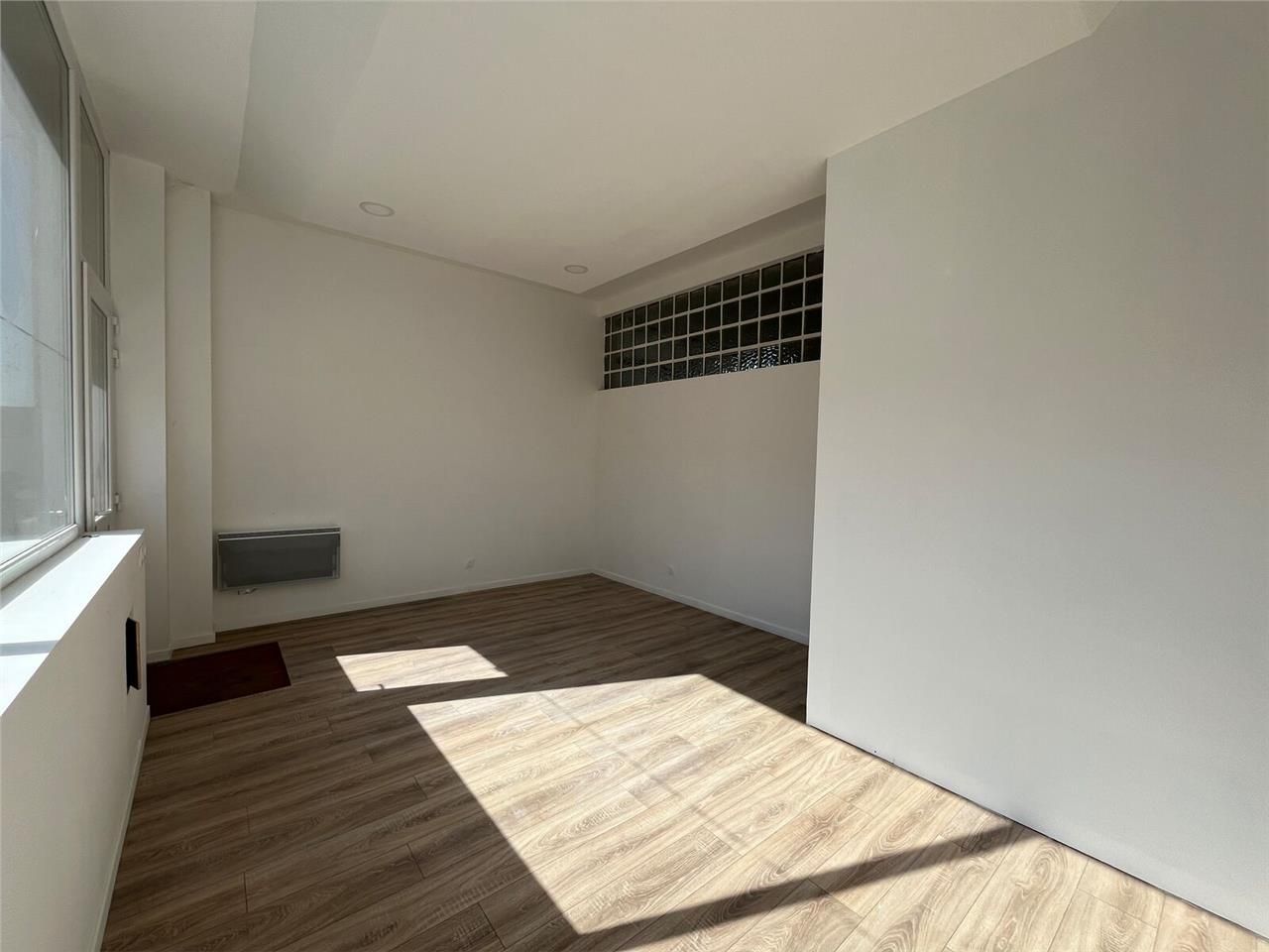 A LOUER - BUREAUX - 20 M2 - SAINT-QUENTIN. ARTHUR