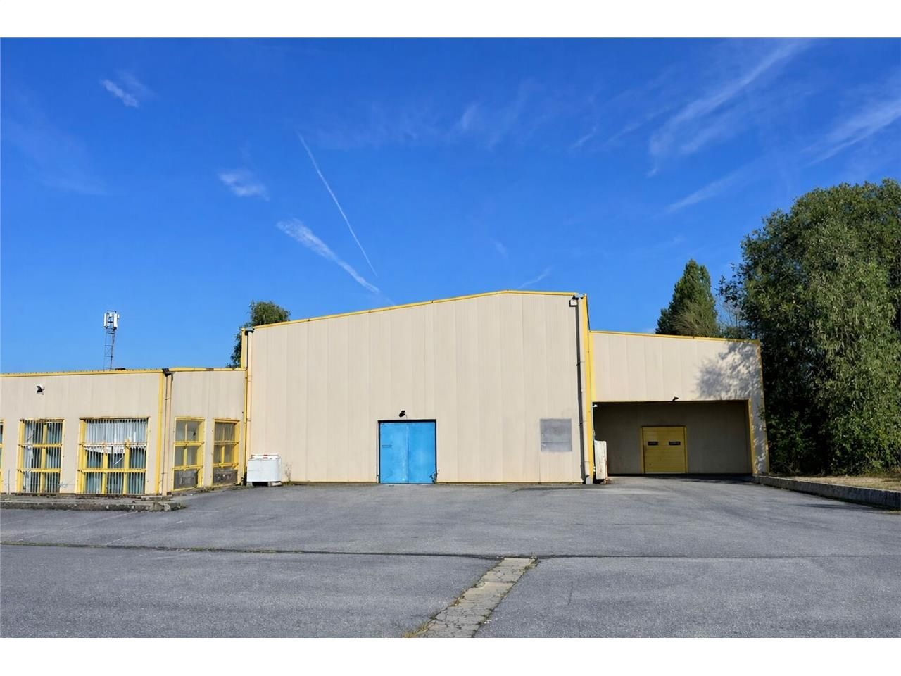 LOCAL D'ACTIVITE / ENTREPÔT de 860 m2 à louer à V