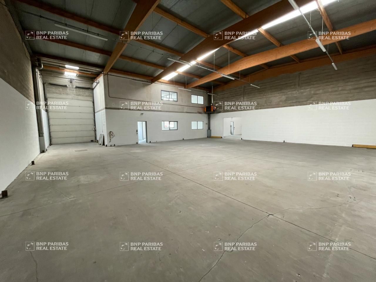 Location PME-PMI 564 m² non divisibles 77184 Émerainville