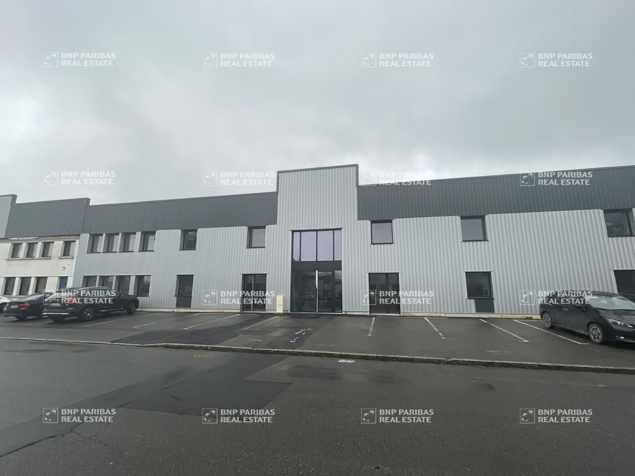 216.63 m² pour ce bureaux en location à Pace