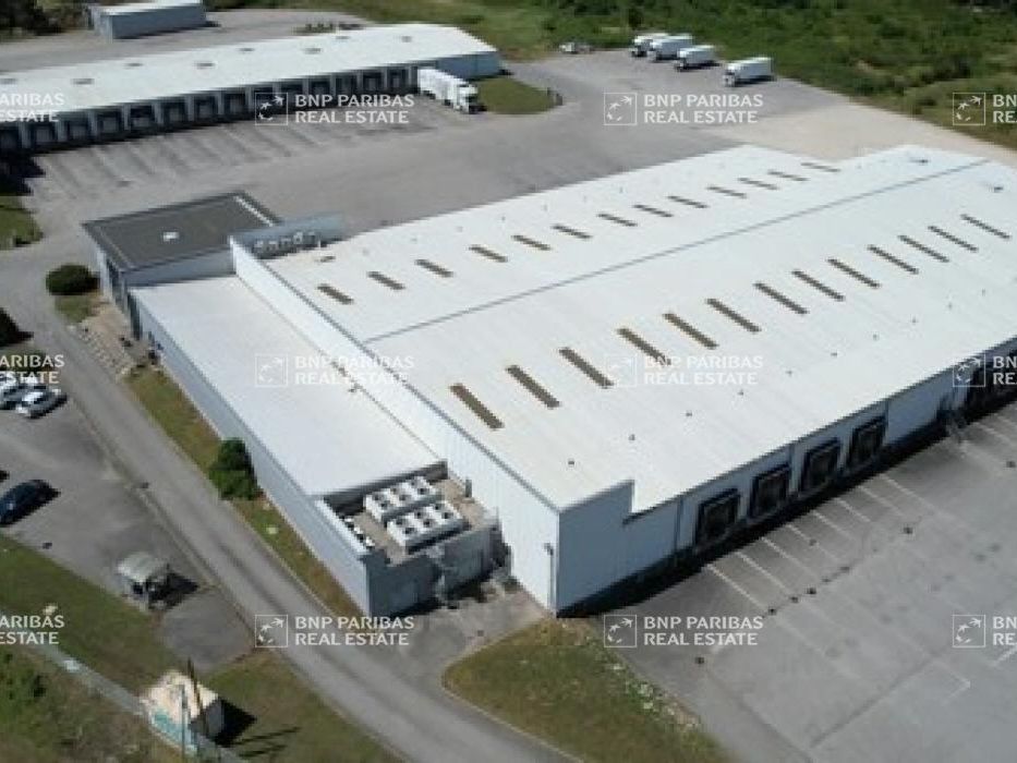 4892 m² pour cetentrepôts classe c en location à Montéléger