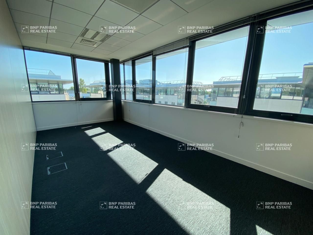 815 m² pour ce bureaux en location à Le haillan