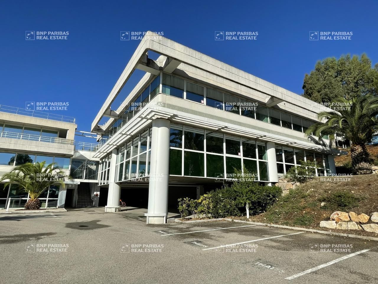 758 m² pour ce bureaux en location à Valbonne