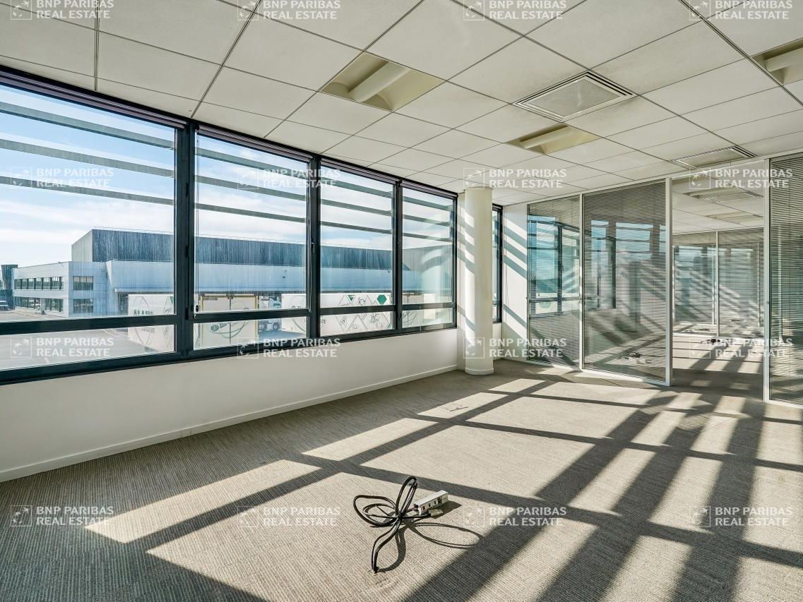 7504 m² pour ce bureaux en location à Wissous
