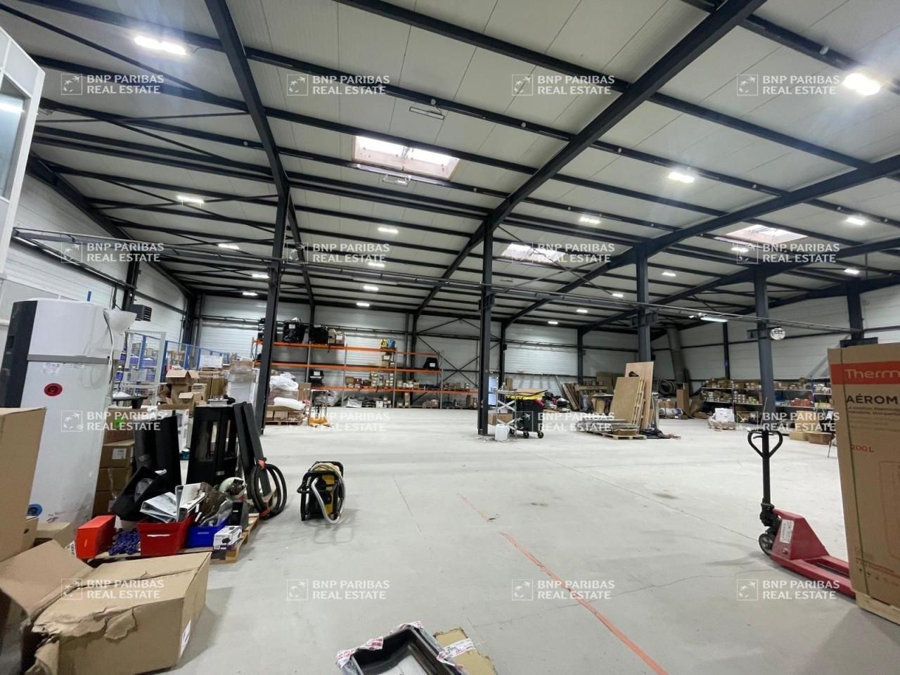 722 m² pour ce activité en location à Ennevelin