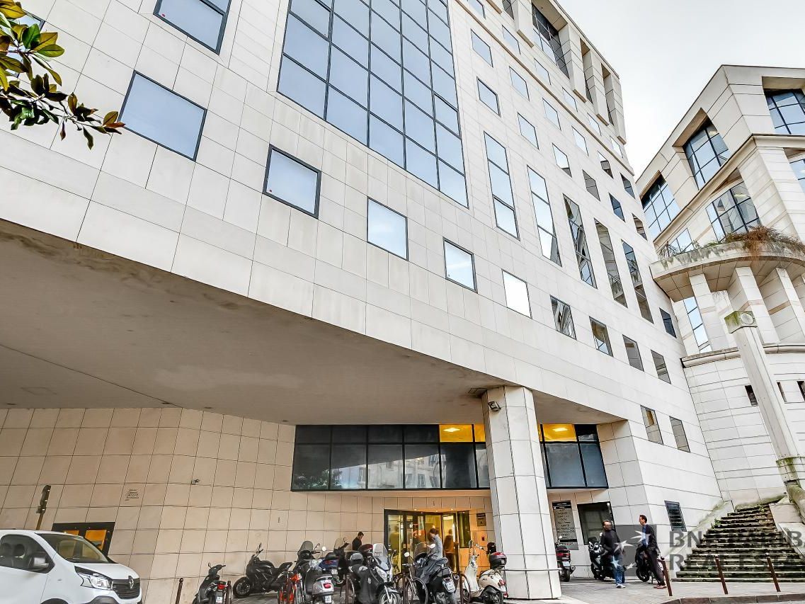 1262 m² pour ce bureaux en location à Sèvres