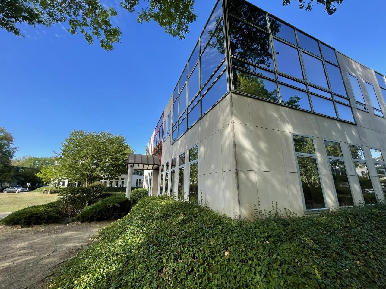 95 m² pour ce bureaux en location à Éragny