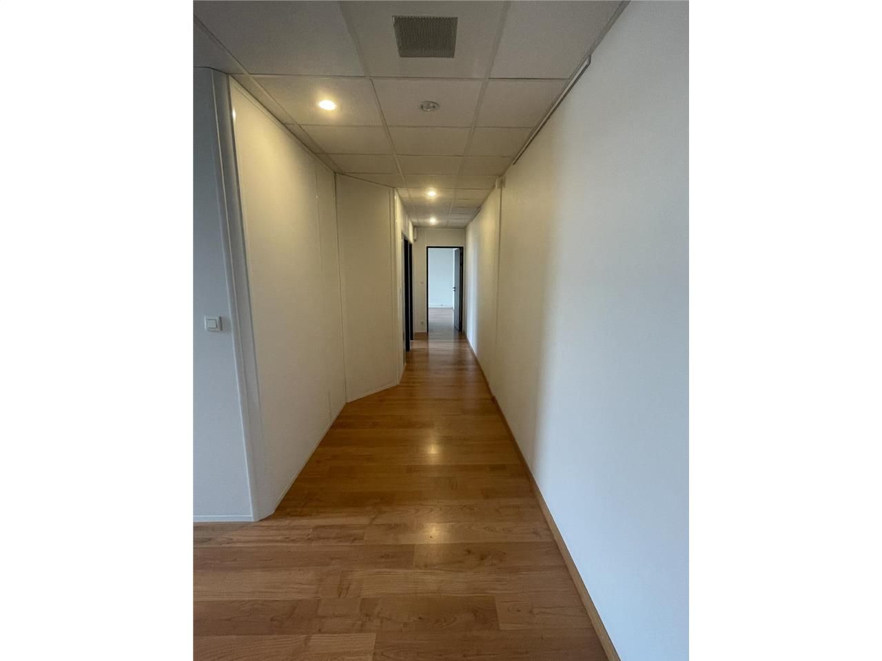 90 m² pour ce bureaux en location à Saint-grégoire