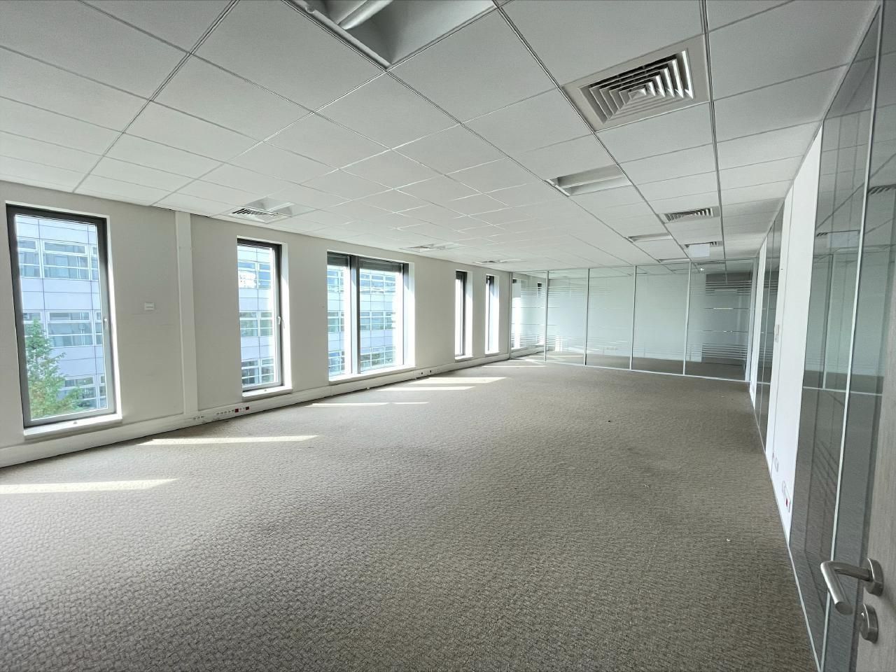 1023.96 m² pour ce bureaux en location à Saint-denis