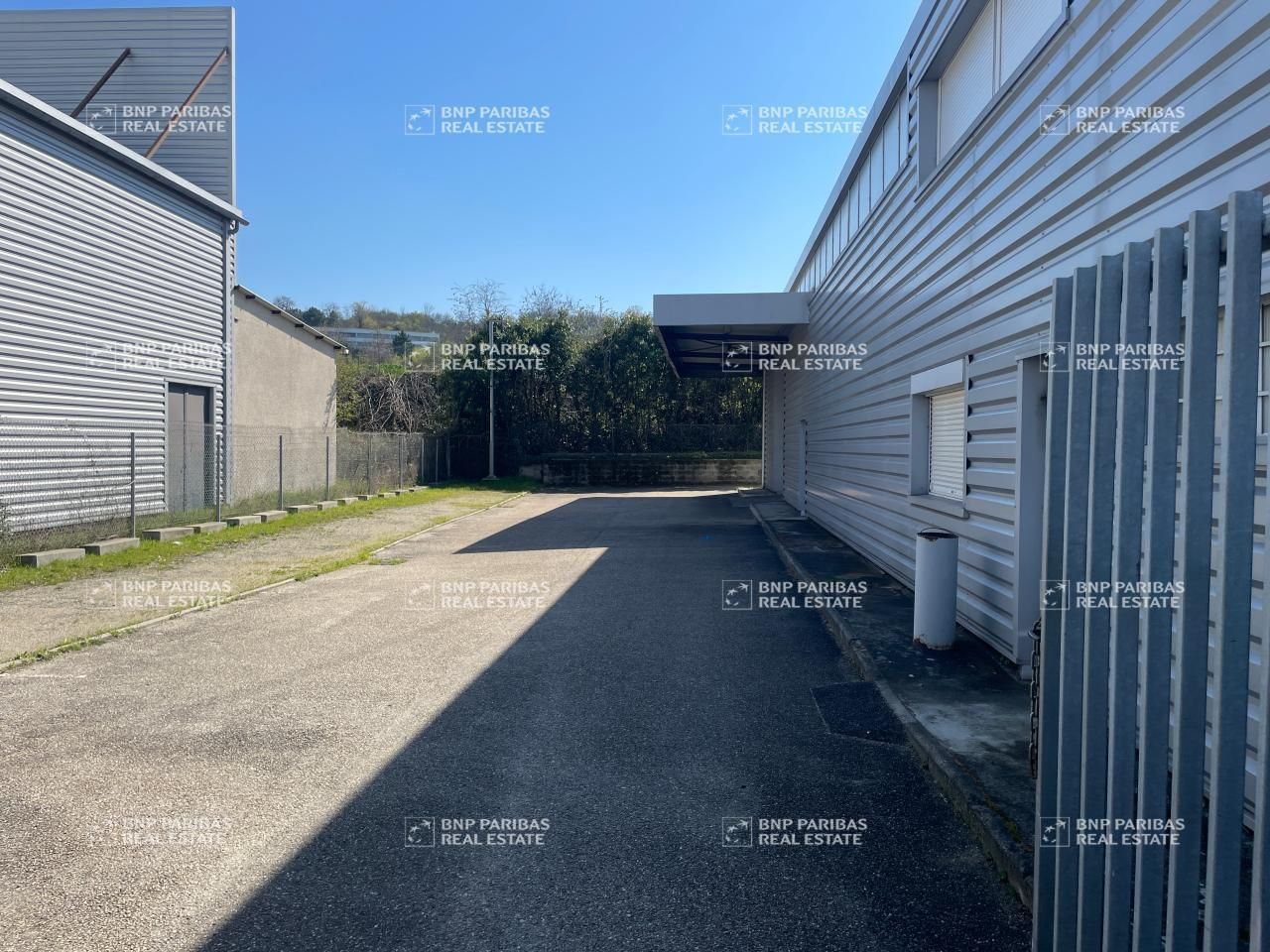 932.5 m² pour ce activité en location à Saint-genis-laval