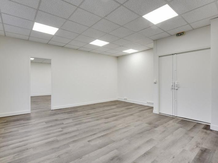 2203 m² pour ce pme-pmi en location à Verrieres le buisson