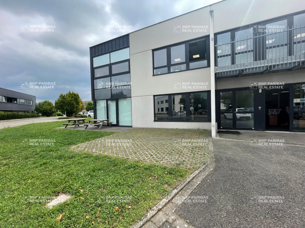 313 m² pour ce bureaux en location à Entzheim