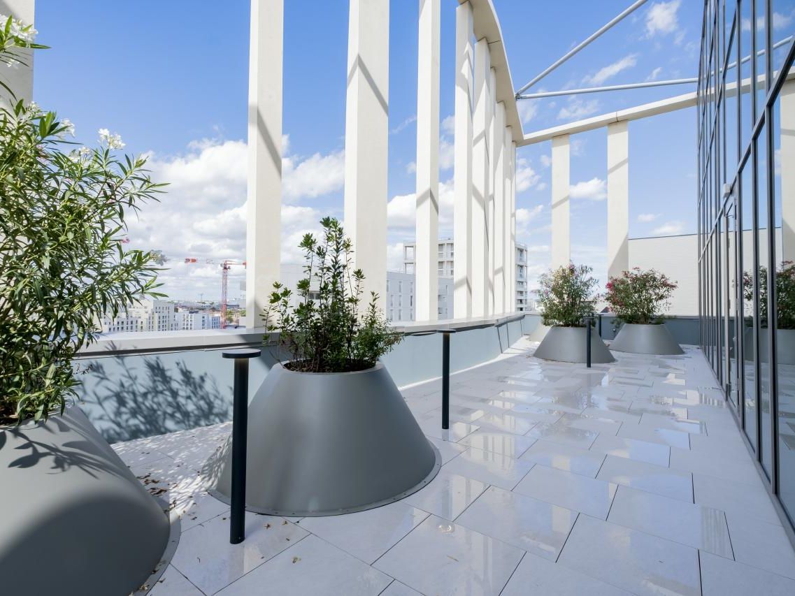 3709.48 m² pour ce bureaux en location à Bordeaux