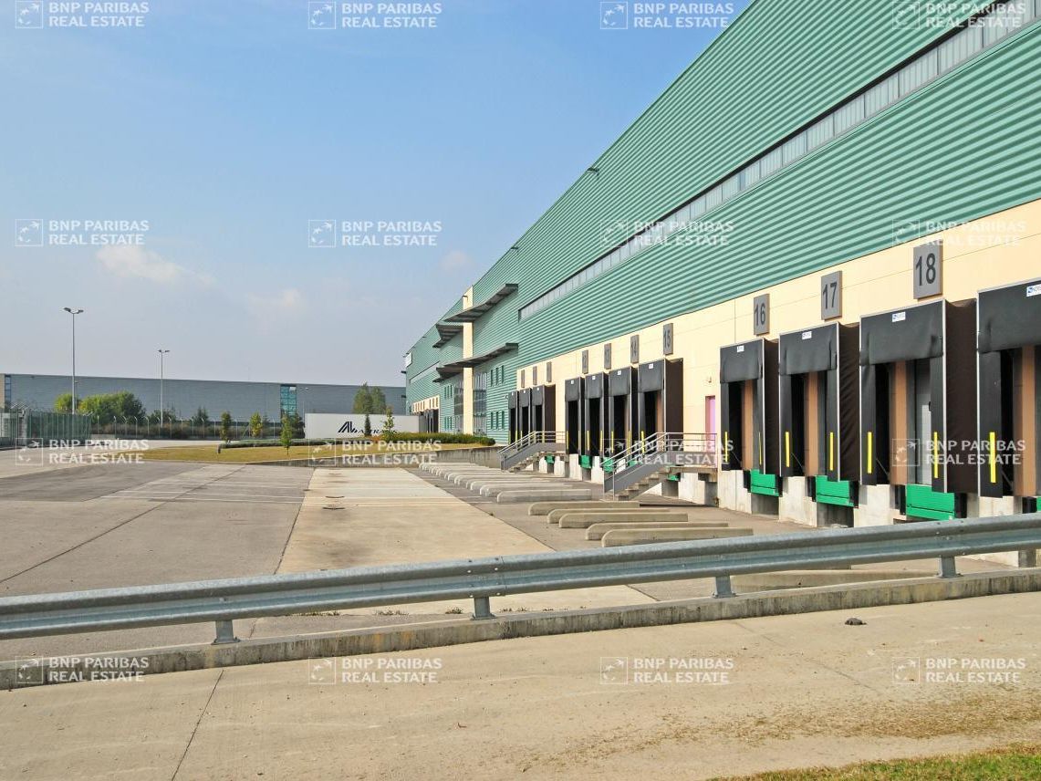 21976 m² pour cetentrepôts classe a en location à Saint-vulbas