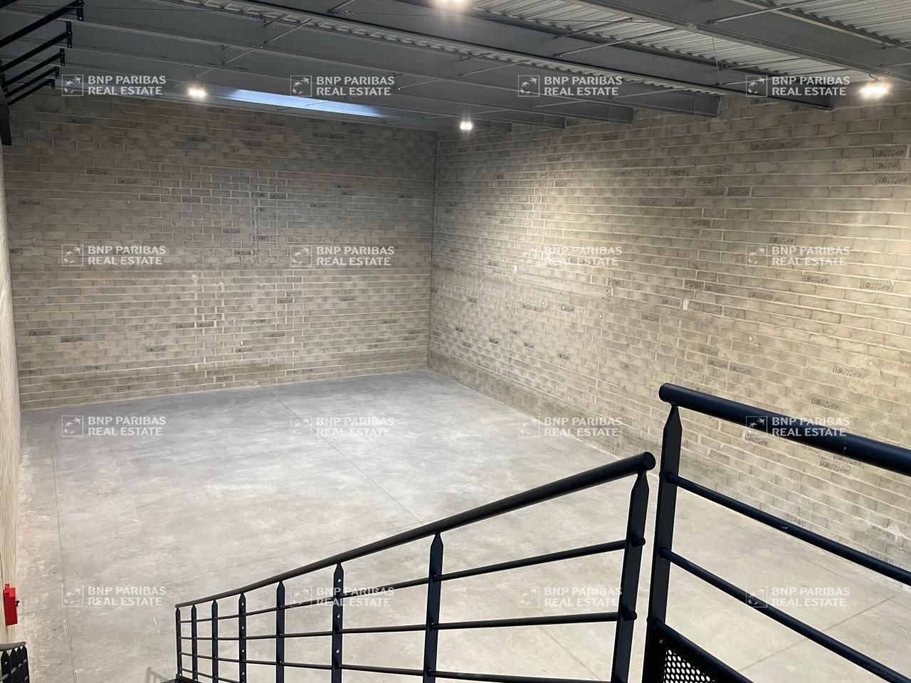 1322 m² pour ce activité en location à Chécy