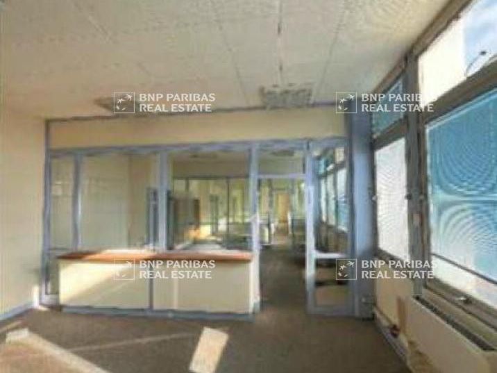 8300 m² pour cetentrepôts classe c en vente à Valence