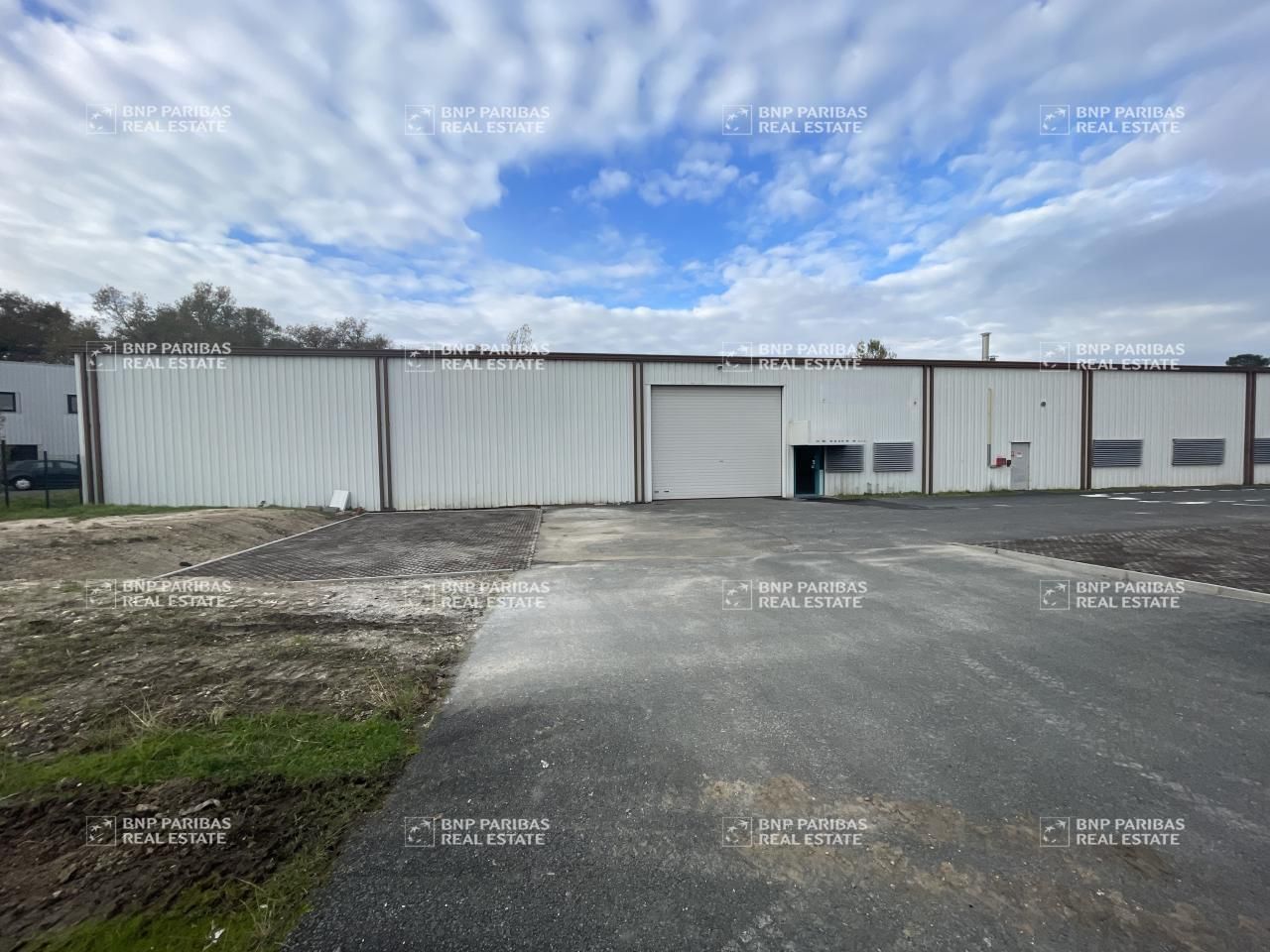 900 m² pour ce activité en location à Eysines