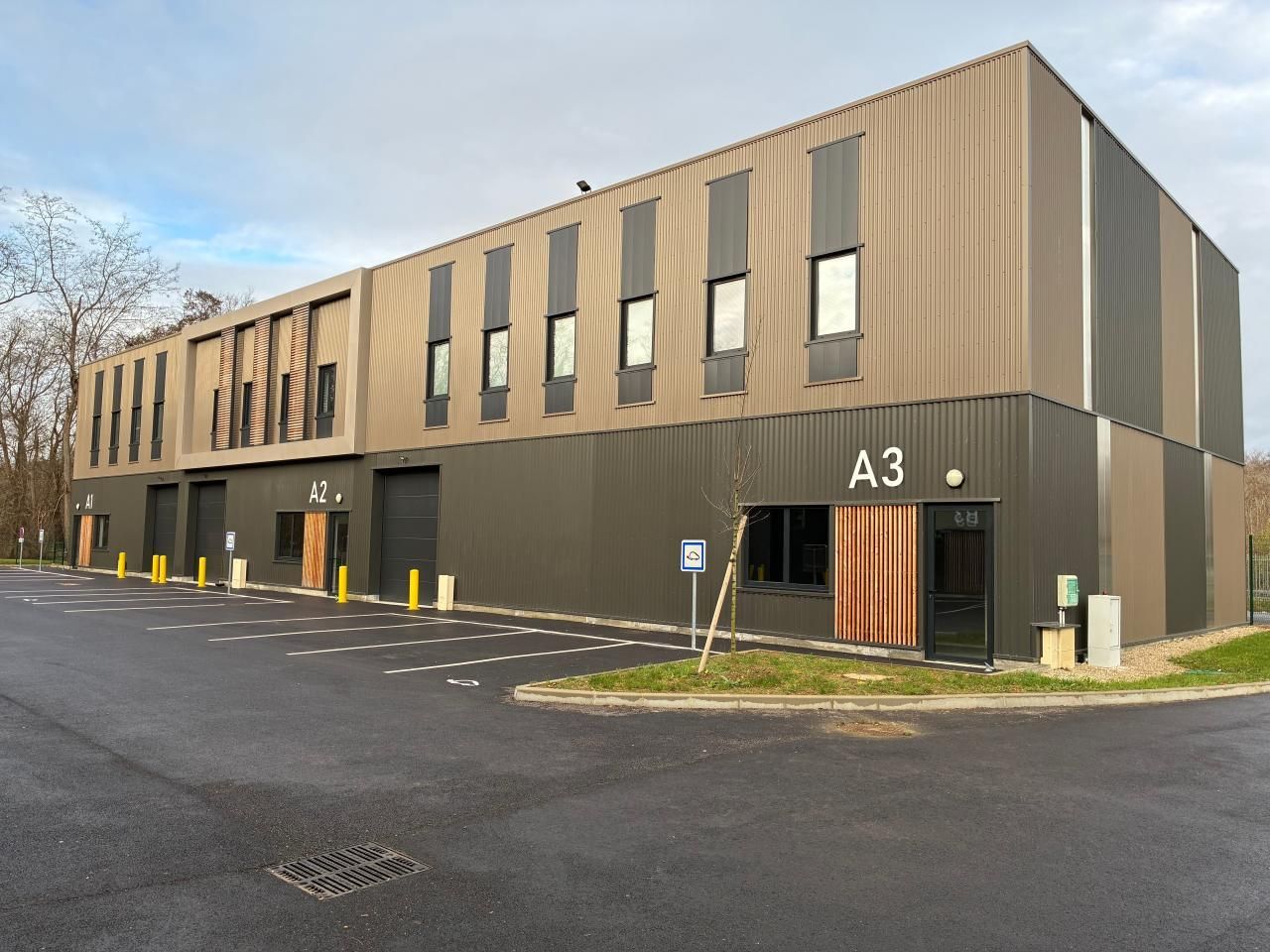 Location PME-PMI 1140 m² divisibles 78130 Les mureaux