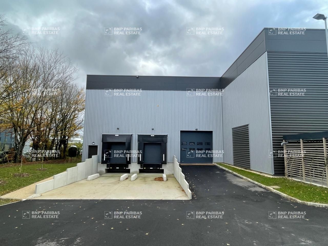 2206 m² pour ce activité en location à Trappes