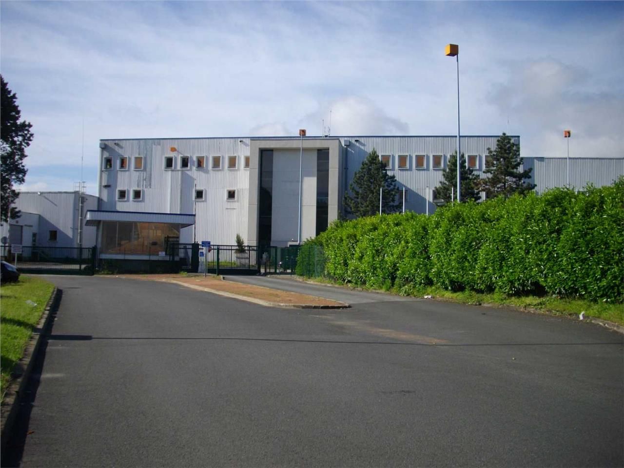 A vendre - Bureaux à rénover au 2ème et dernier é