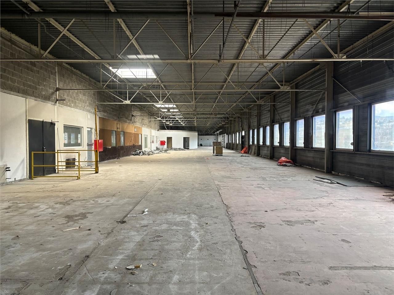 Bâtiment double faces avec quais niveleurs Bonne 