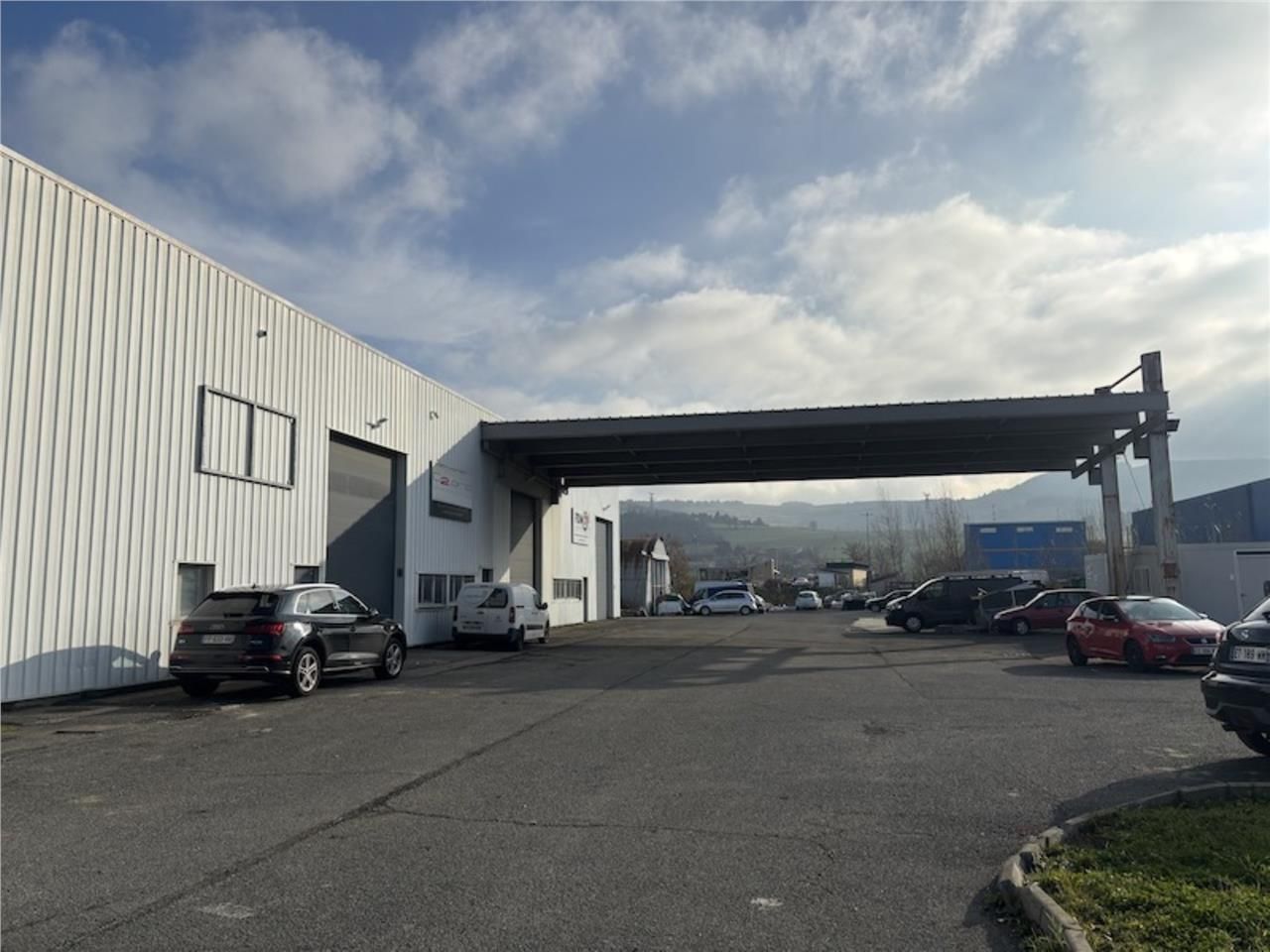 À LOUER : Locaux d'activité au sein d'un parc col