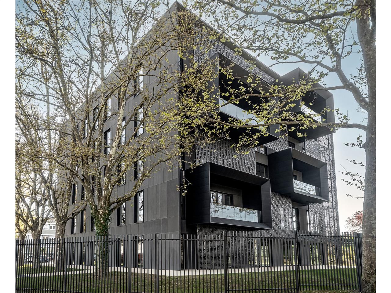 Bureaux de 1 000 m² sur 2 niveaux dans un immeubl