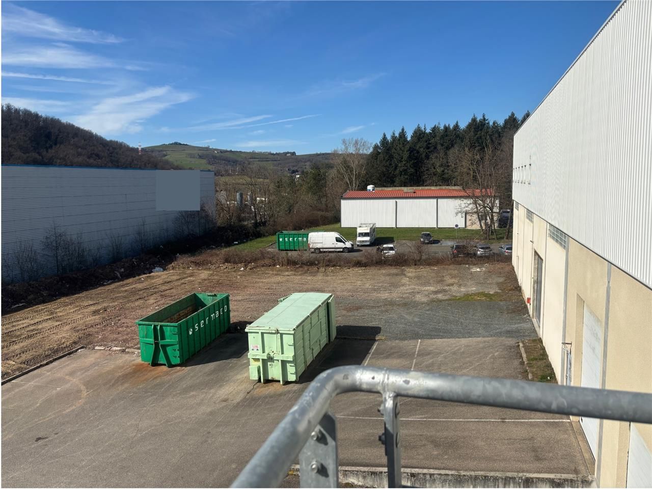 À LOUER : Locaux commerciaux situés au sein d'une