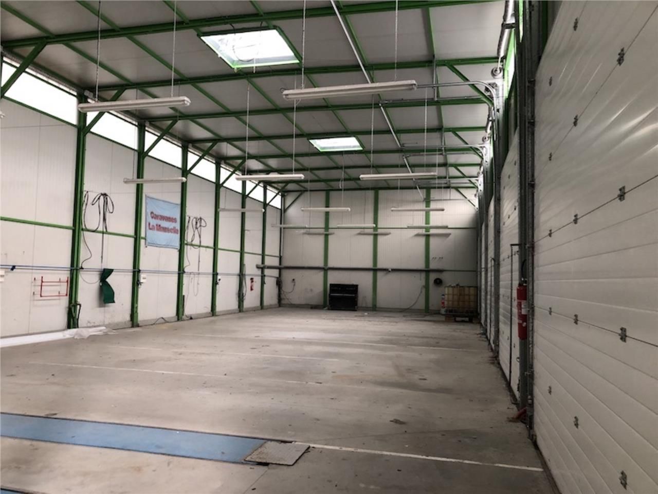 A VENDRE - Terrain clos comprenant un local d'act