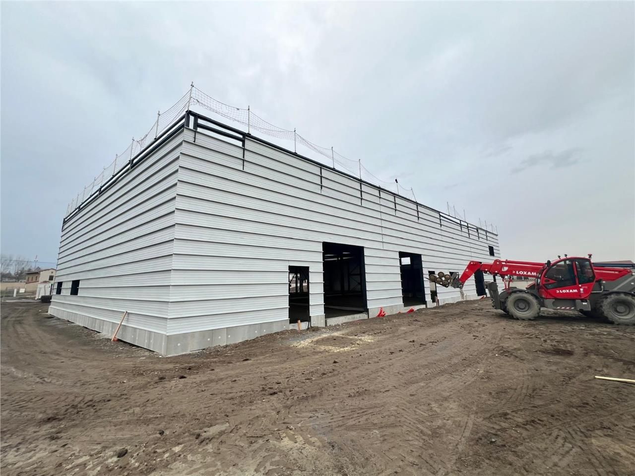 Sur un terrain de 3 400 m² : 2 cellules artisanal