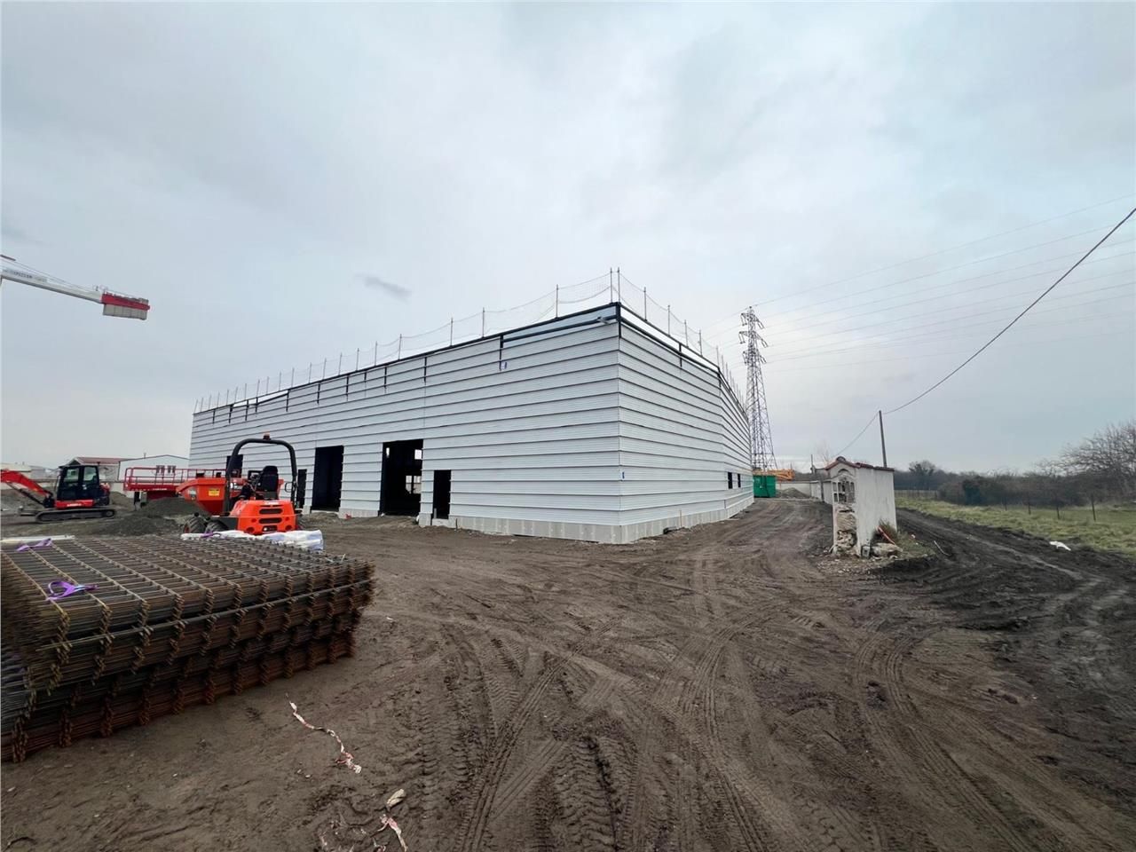 Sur un terrain de 3 400 m² : 2 cellules artisanal