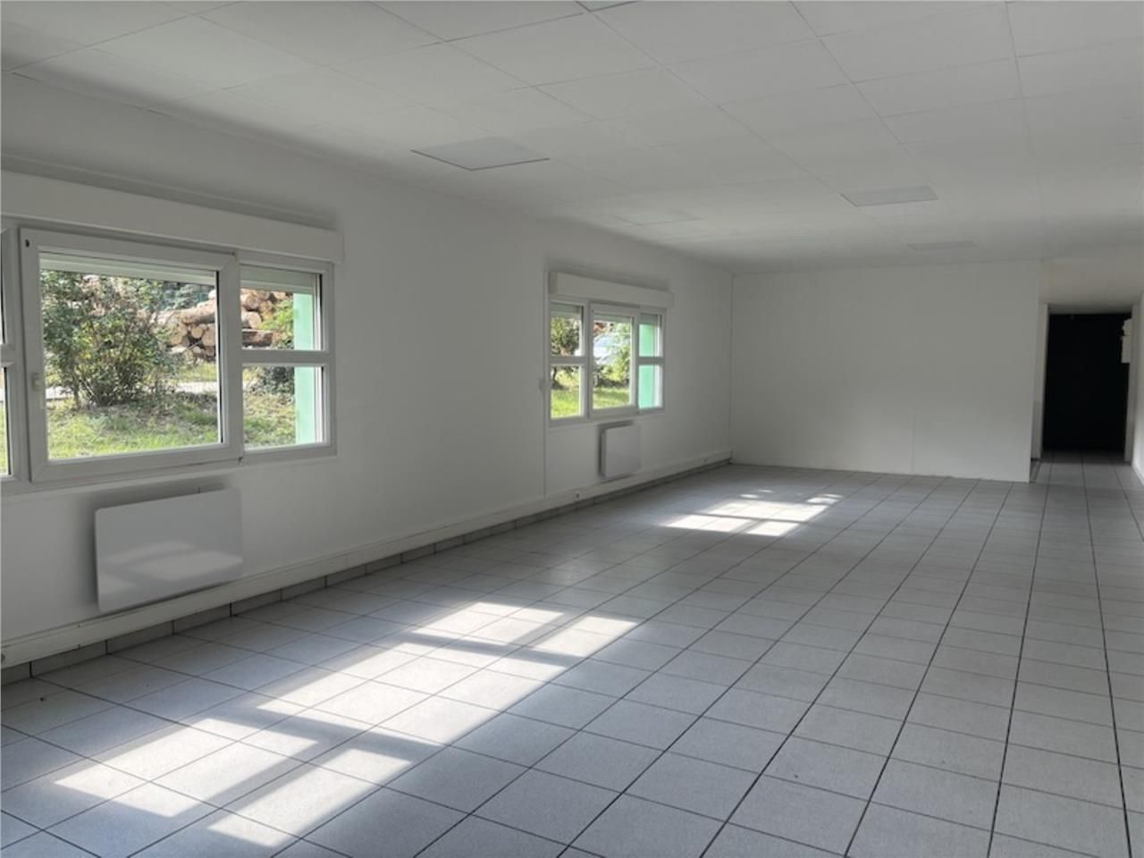 BUREAU A LOUER AU COUR DE LA ZI MOLINA LA CHAZOTT