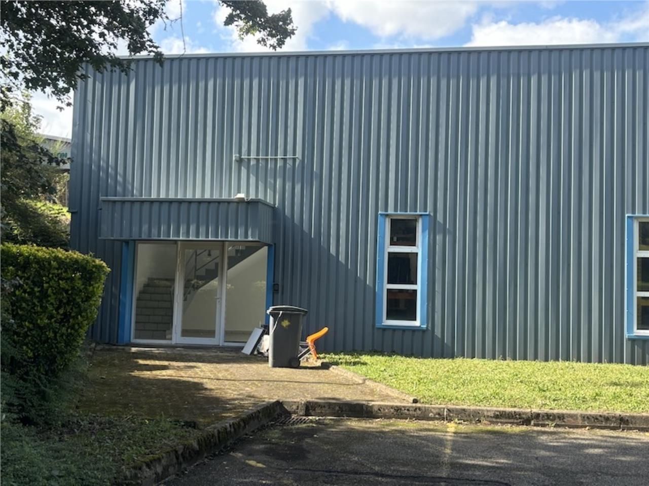 BUREAU A LOUER AU COUR DE LA ZI MOLINA LA CHAZOTT