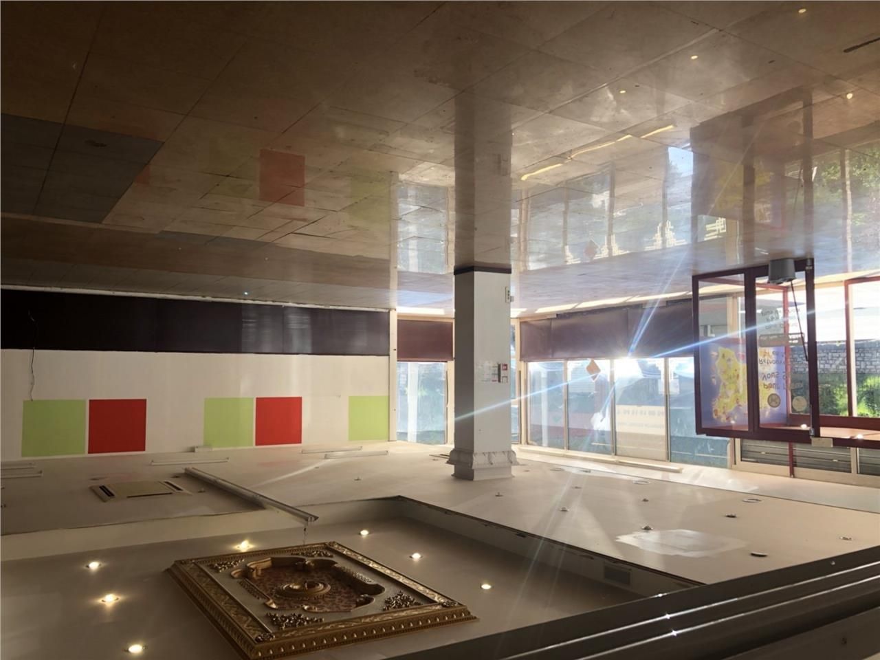 A louer un Local Commercial avec vitirine, et 2 l