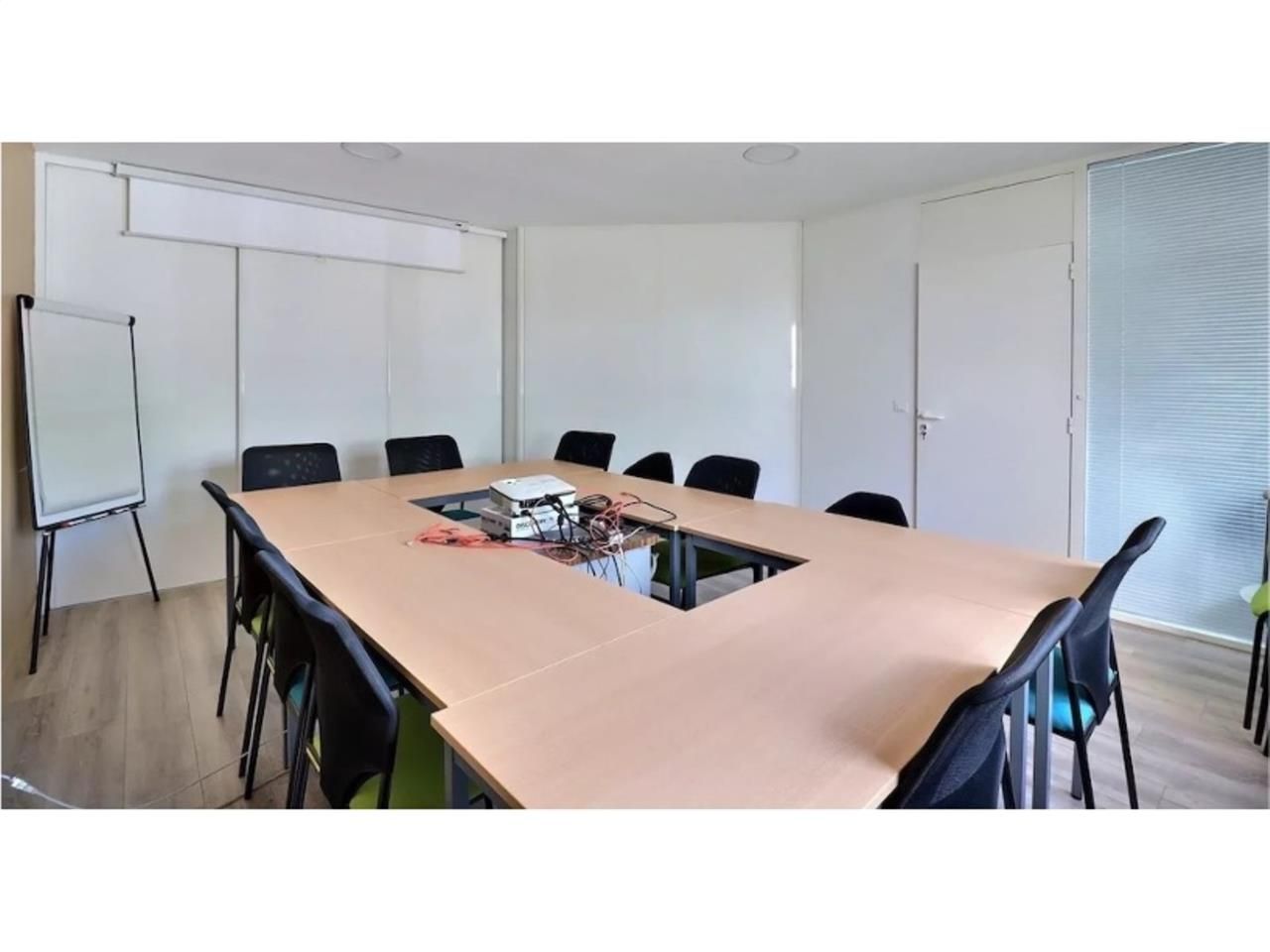 À LOUER : Bureaux de 81 m² au sein d'un bâtiment 