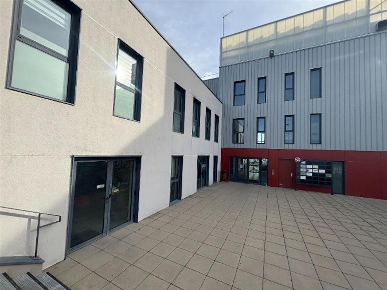 Location meublé avec accueil et kitchenette, en b