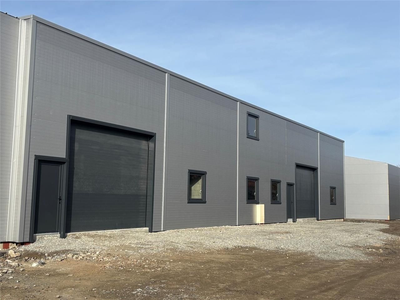 À VENDRE : Local d'activité de 200 m² à Savigneux