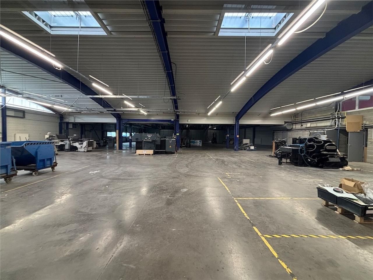 À VENDRE OU À LOUER : Local d'activités de 1 860 