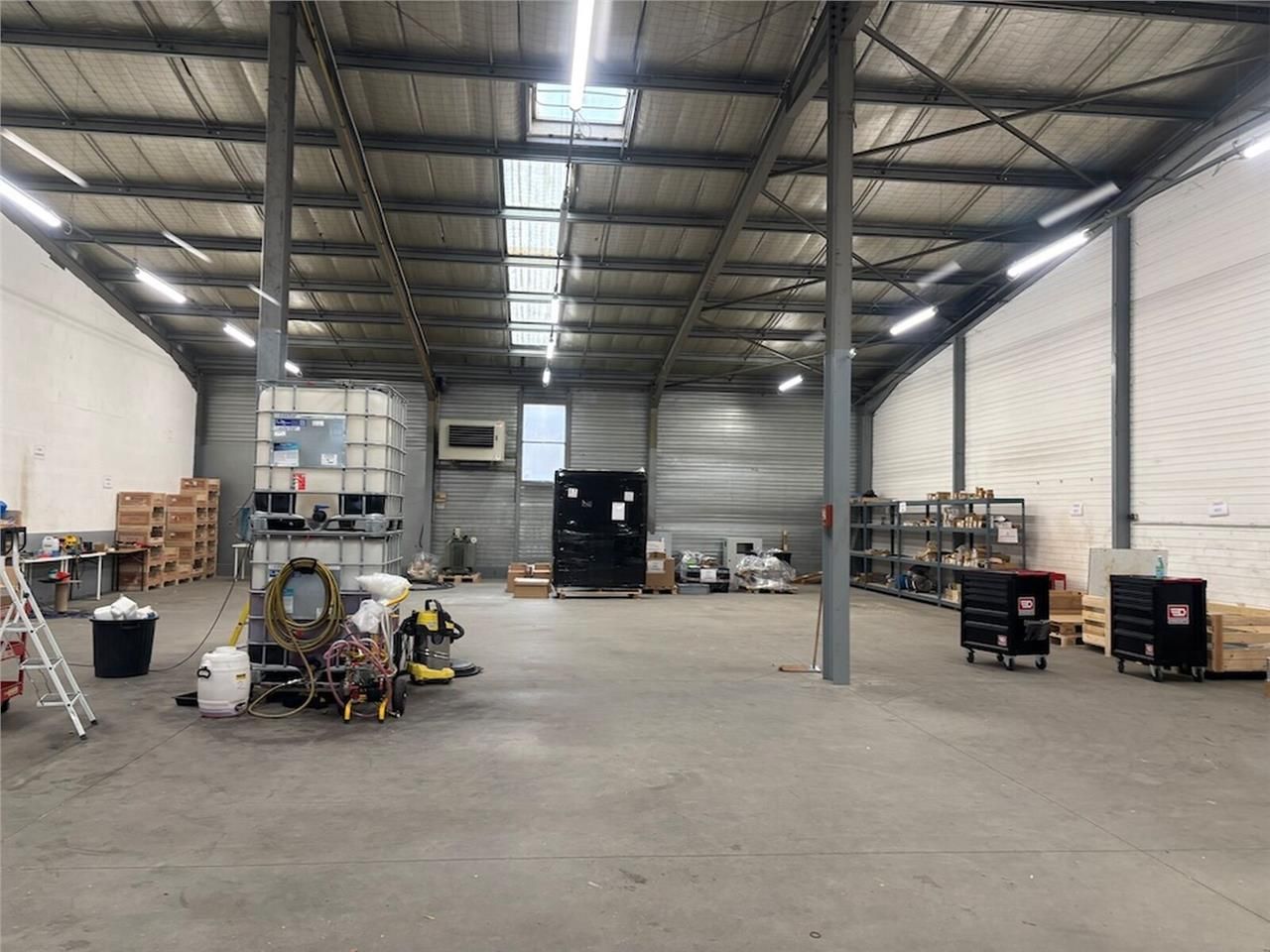 À LOUER : 2 lots d'activités mitoyens réunissable