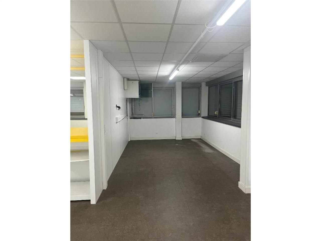 À LOUER : Local commercial de 360 m² dont 220 m² 