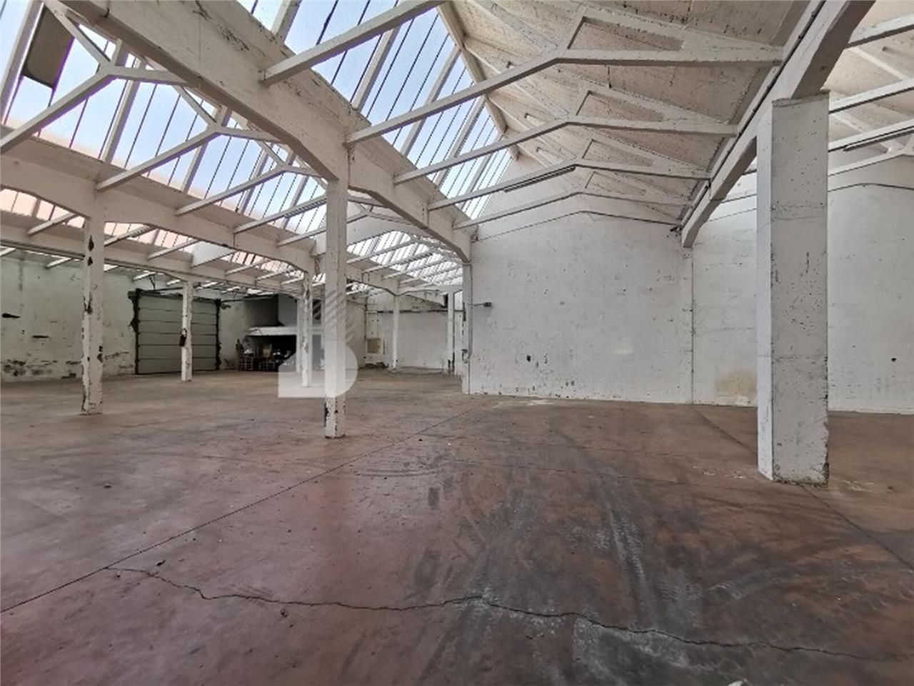 LOCATION : Local de 2 450 m² divisible en plusieu