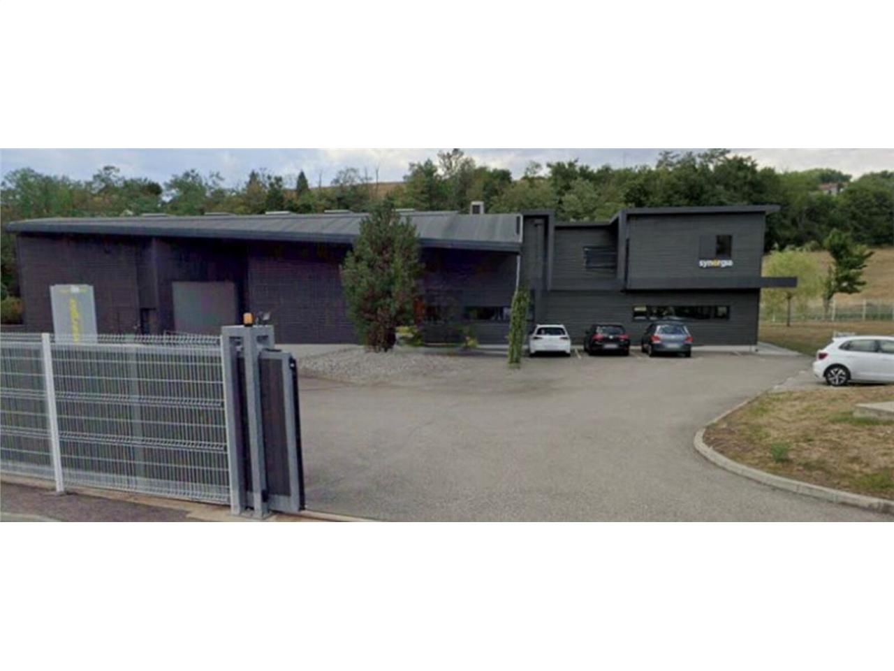 À VENDRE / LOCATION POSSIBLE : Bâtiment de 935 m²